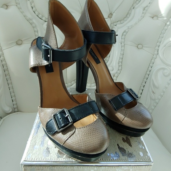 Ann Taylor Tan and Black Round Toe Platform Heels - Picture 3 of 3